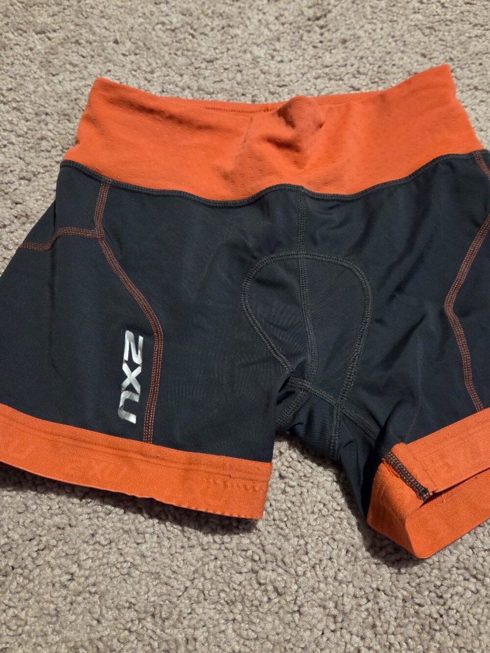 2XU triathlon shorts, small, orange & black